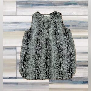 Anthropologie Violet + Claire Top size Small